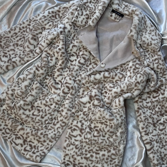 Leopard Print Faux Fur Coat - Picture 3 of 9